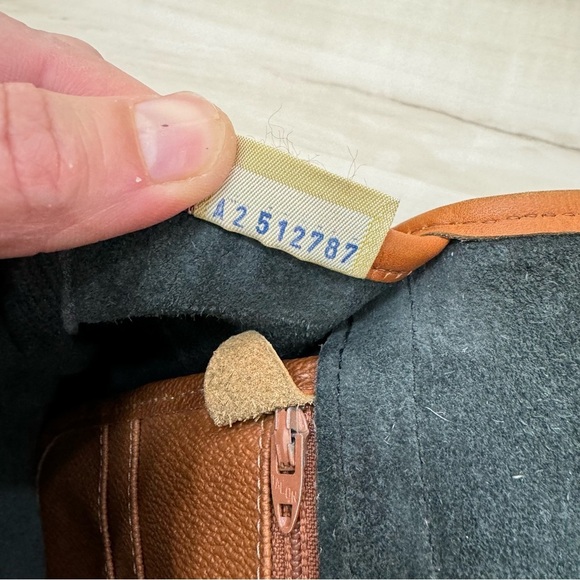 Vintage Dooney & Bourke All Weather Leather Equestrian crossbody Handbag purse - Picture 4 of 13